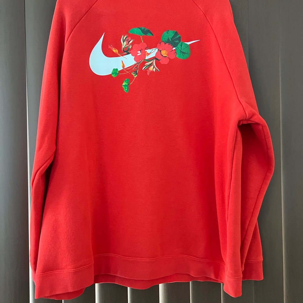 Nike pull over. Never worn. Super Cute. true to size not over sized.